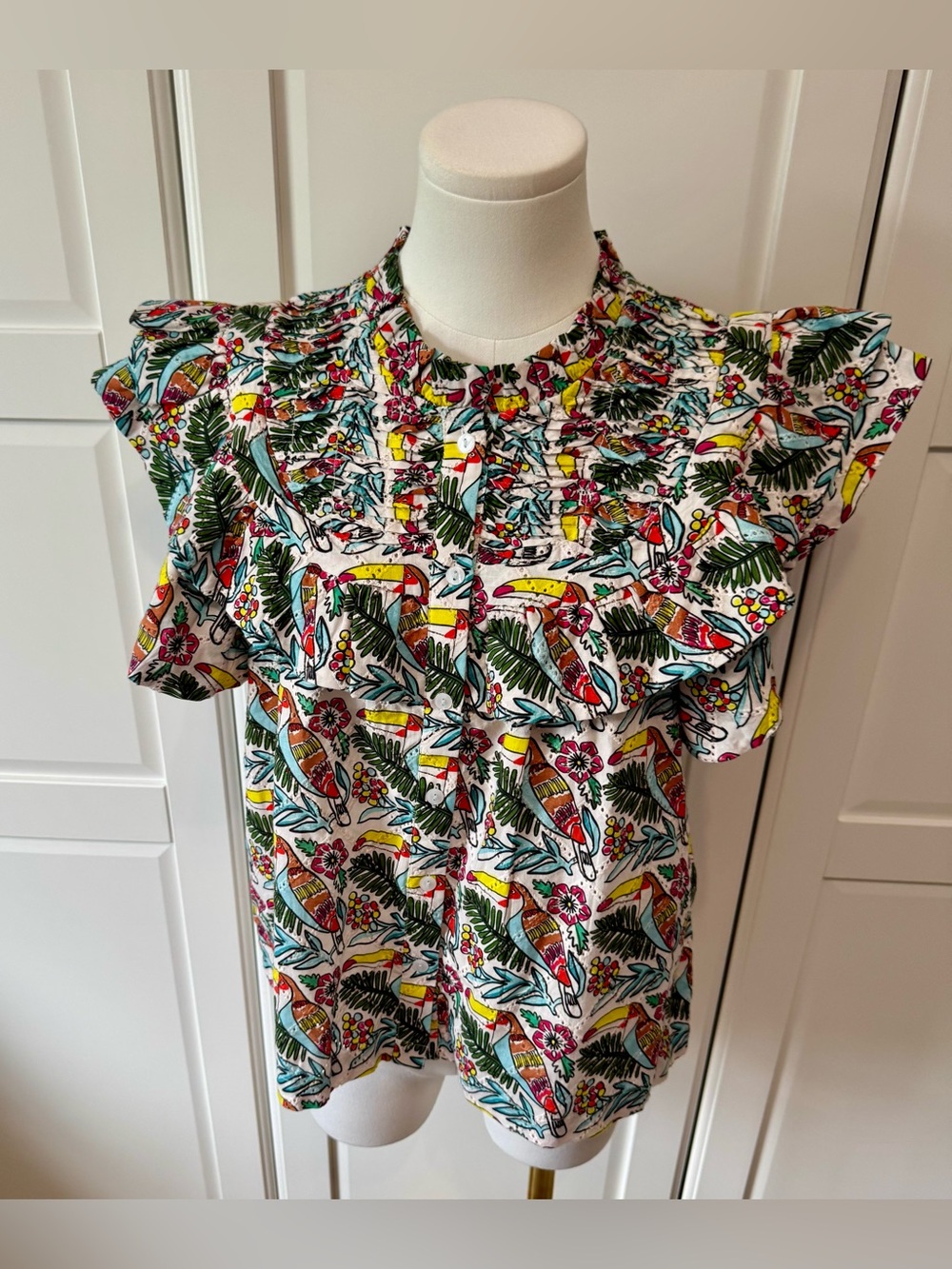 Ro’s Garden Tropical Ruffle Toucan Embroidered Yoke Blouse - White Multicolor XS